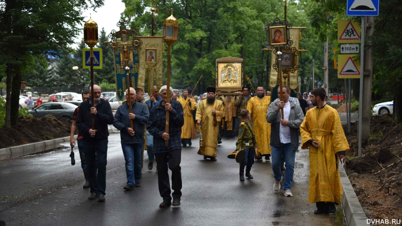 Дождь не помешал православным Биробиджана провести крестный ход (ФОТО) —  Новости Хабаровска