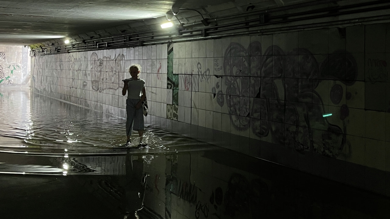 Подземный аквапарк: переход на Павленко затоплен и недоступен (ФОТО)