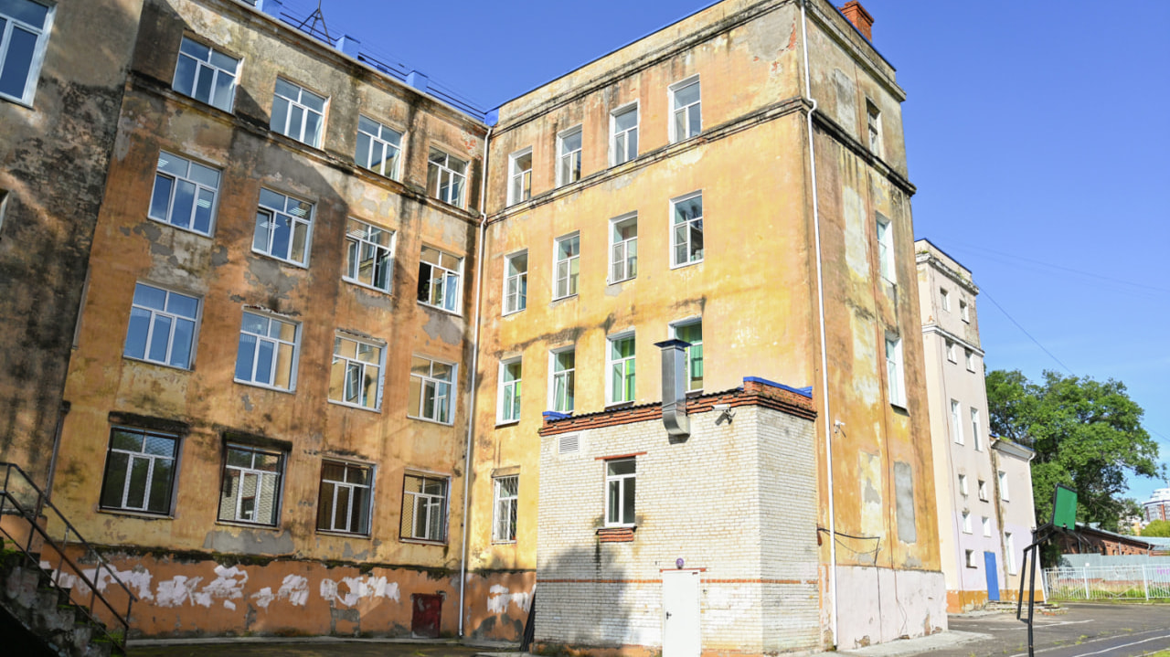 Десятилетия без ремонта: на обновление школ в Хабаровске нет денег