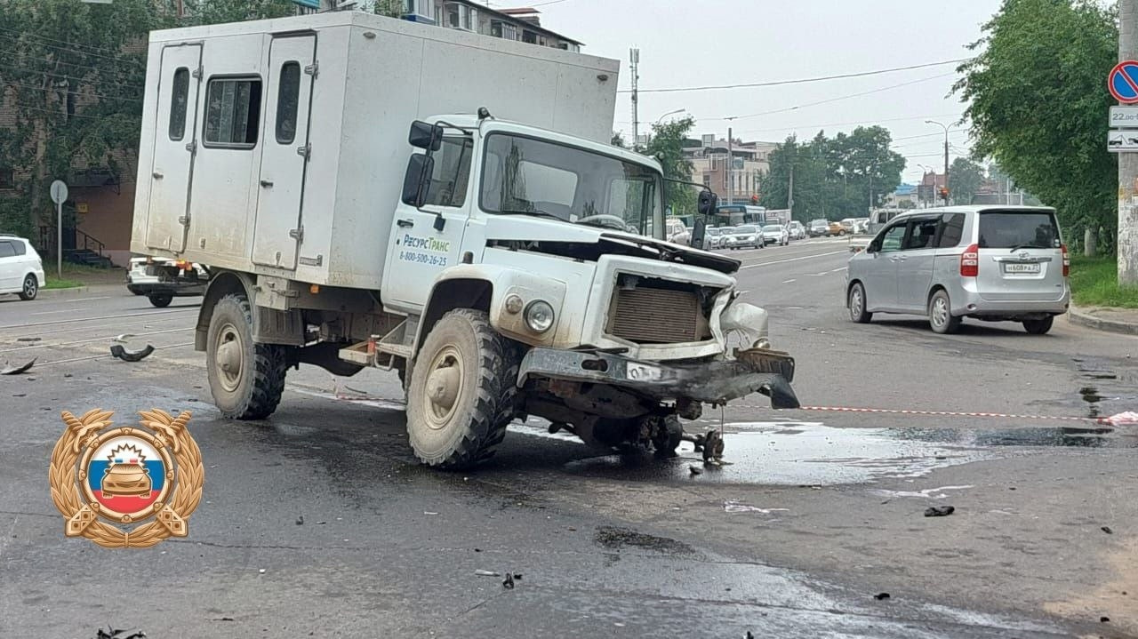 Мотоциклист погиб при столкновении с вахтовым автобусом в Хабаровском крае