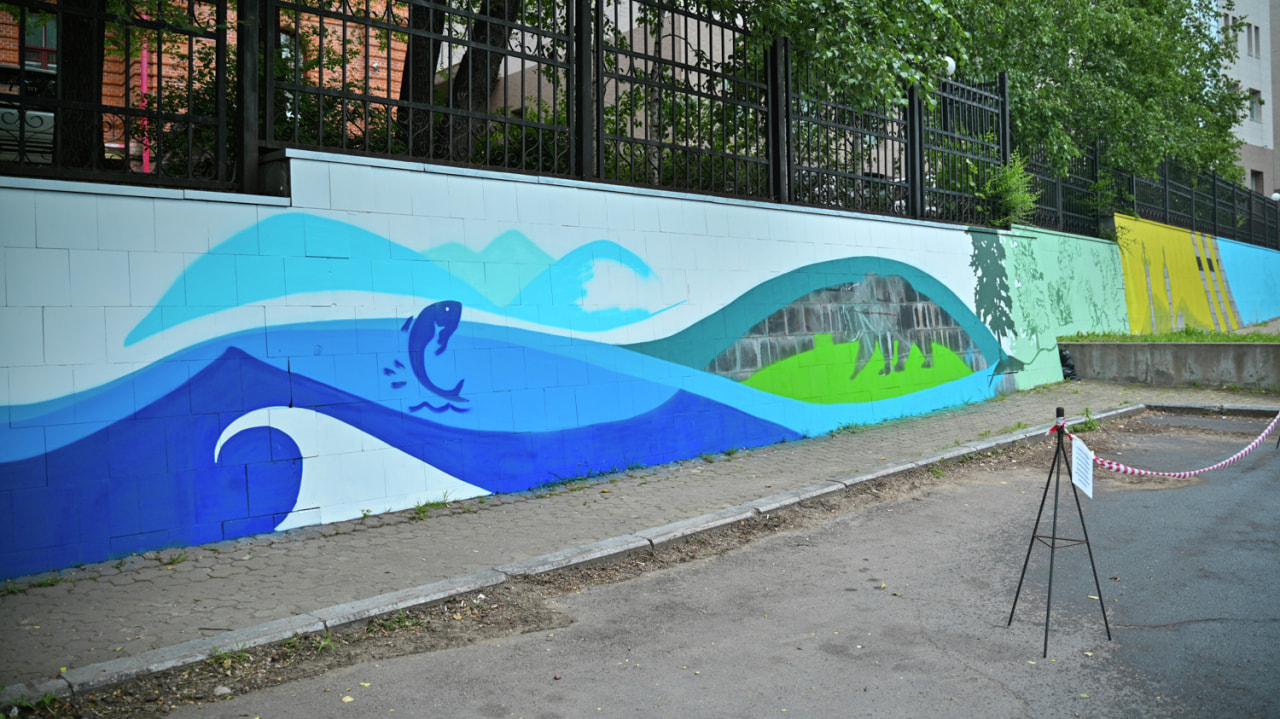 На Уссурийском бульваре рисуют самые большие граффити в Хабаровске (ФОТО)