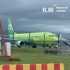 Рейс из Владивостока в Новосибирск задержали на сутки из-за «неисправности» самолёта — пассажиры провели в аэропорту весь день 