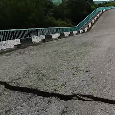 Проезд по надломившемуся и просевшему мосту перекрыли в Дальнереченском районе