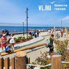 На Батарейной набережной во Владивостоке на деньги инвестора открыли детскую площадку с башней и водной колонкой 