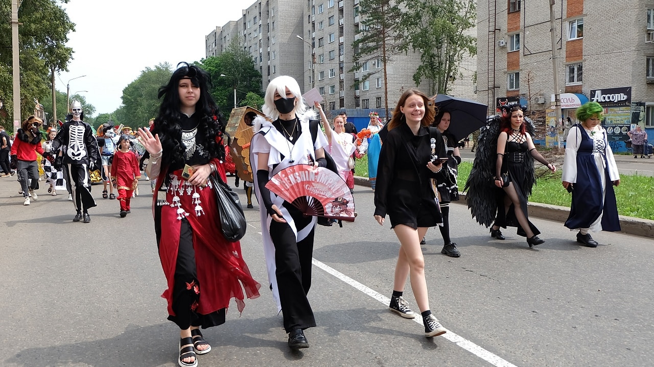 Сказочные герои прошлись по улицам Комсомольска (ФОТО; ВИДЕО)