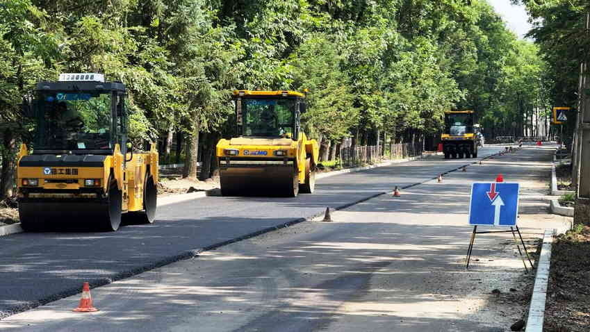В Биробиджане ремонтируют дороги на центральных улицах