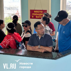 Китайские туристы во Владивостоке берут штурмом фуникулёр в отсутствие видовой площадки на Орлиной сопке