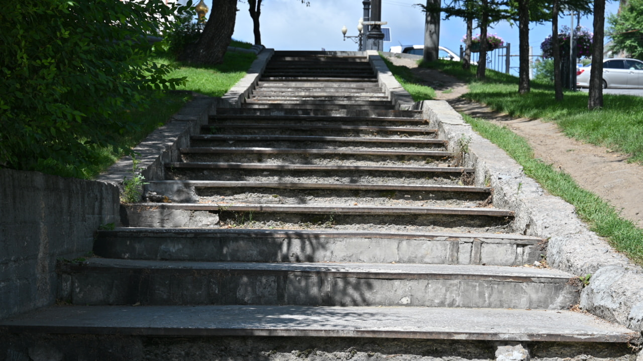 Сделано не для людей - с лестницы на Тургенева падают хабаровчане (ФОТО)