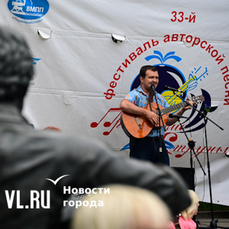 «На одной струне с Высоцким»: во Владивостоке пели и читали стихи в день памяти артиста