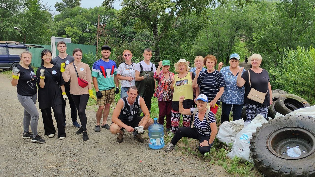 Кубометры резины и мусора - озеро с уточками в Южном почистили активисты (ВИДЕО)