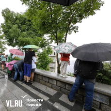 Парад зонтиков в закулисье: каким праздник в честь Дня ВМФ увидели простые жители и гости Владивостока 