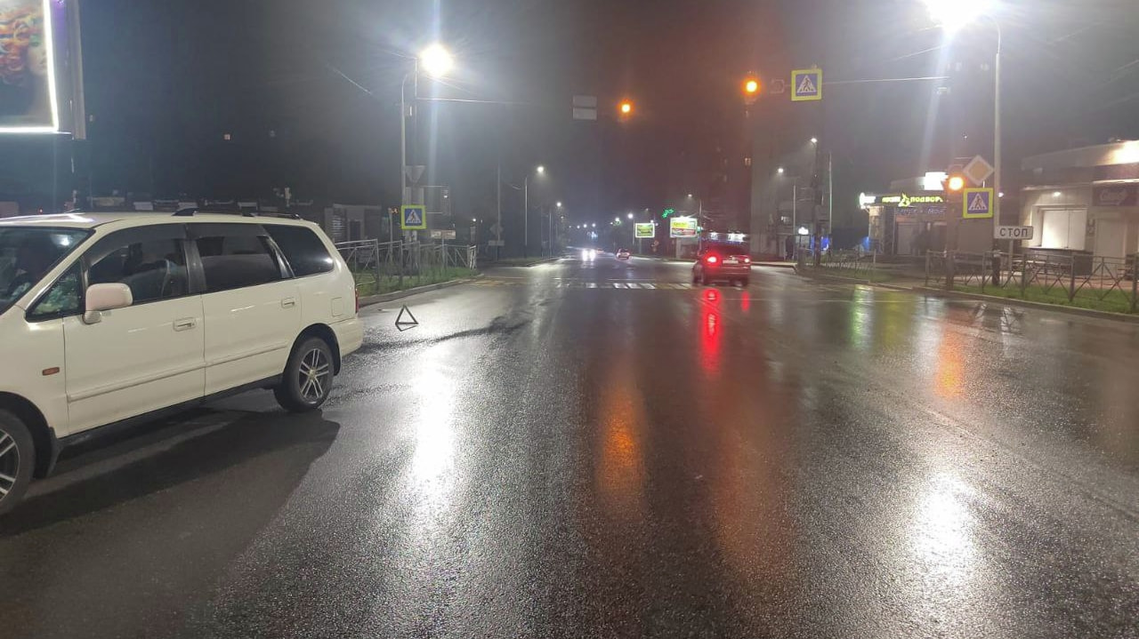 Светофор не работал: под колеса Honda Odyssey попала женщина на Шелеста