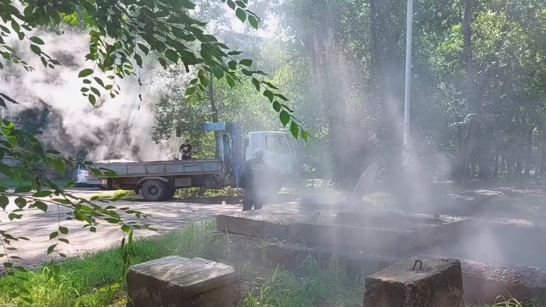 Все парит: без горячей воды остались хабаровчане из-за порыва (ВИДЕО; ОБНОВЛЕНИЕ)