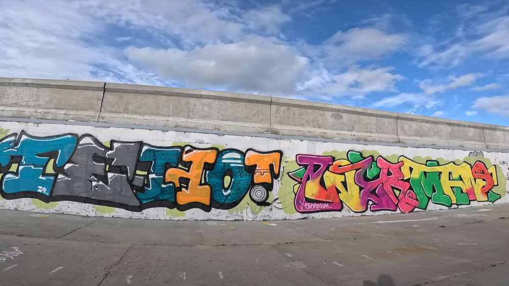 Повандалил - приезжий блогер разрисовал город фирменными граффити