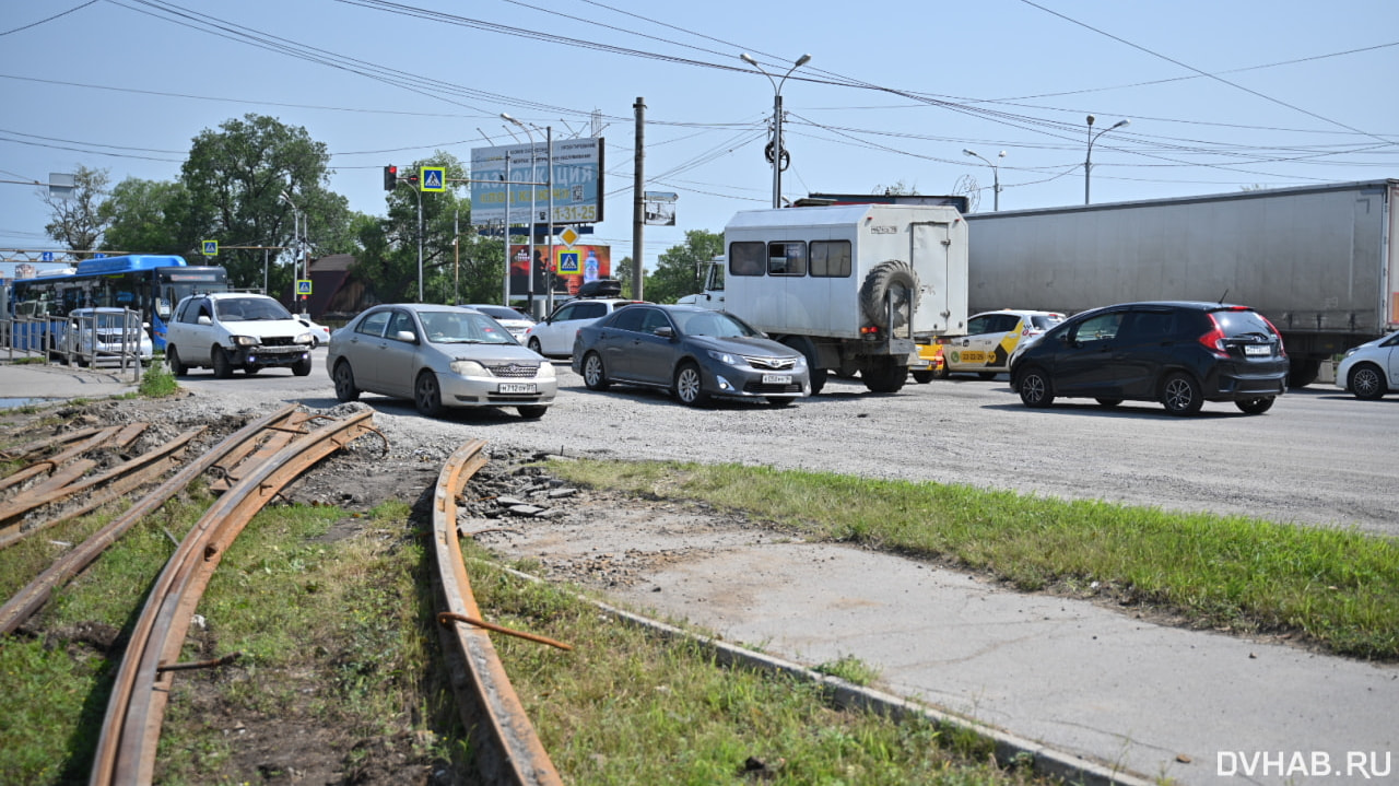 Крупная пробка образовалась на Воронежской после демонтажа рельсов