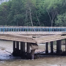 Жители приморской глубинки жалуются на просевшие после дождей мосты, где не ведутся никакие работы