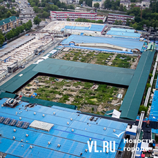 На Спортивной во Владивостоке незаметно для многих построили новый торговый «МегаМолл» – сегодня его уже выселяют 