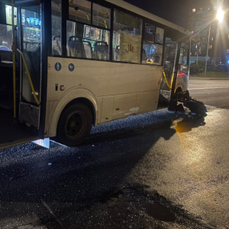 Водитель автобуса во Владивостоке, развернувшись в неположенном месте, совершил ДТП со смертельным исходом