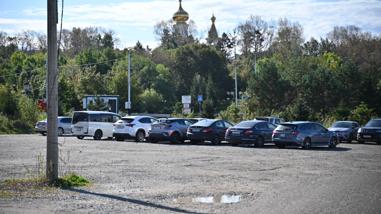 Сорвать бампер рискуют автолюбители на парковке парка «Северный» (ФОТО)