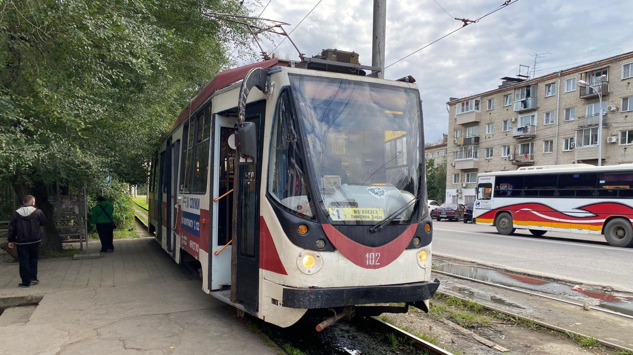 Попал под вагон и пытался сбежать - торопящегося мужчину сбил трамвай (ФОТО)