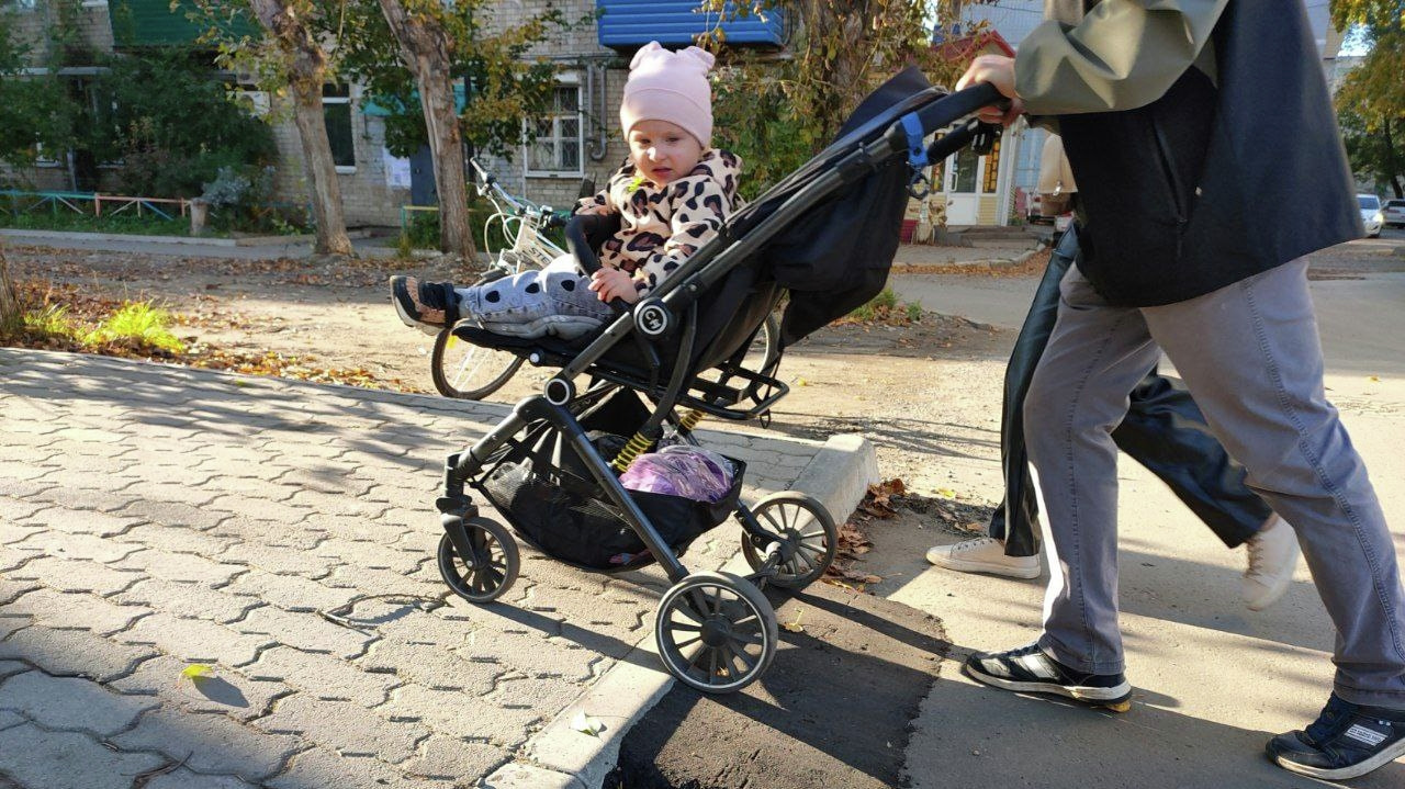 Кучками рассыпающегося асфальта делают городскую среду «доступной» в Комсомольске (ФОТО; ВИДЕО)