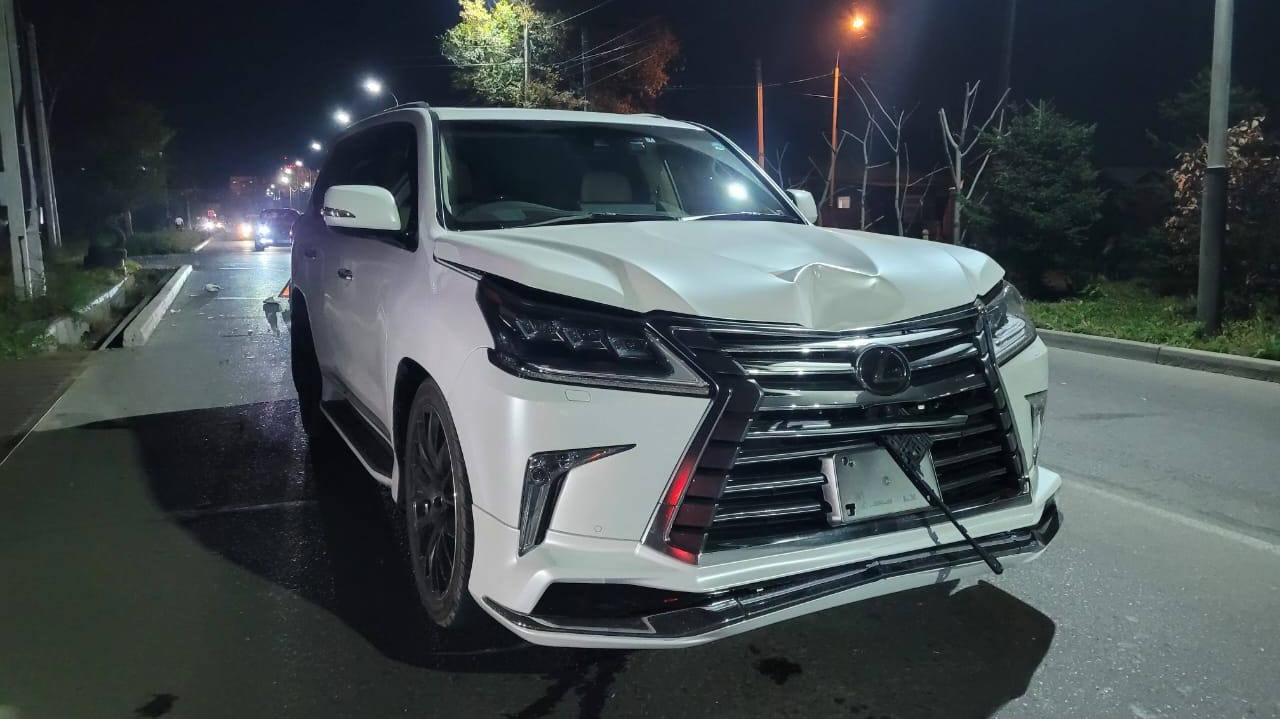 Под колеса Lexus попала 17-летняя хабаровчанка на Выборгской (ФОТО)