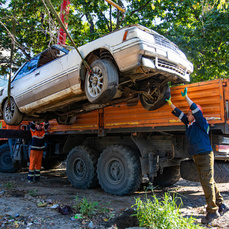 На улицах Владивостока выявили ещё 15 брошенных авто, подлежащих эвакуации