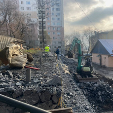 На проспекте Красного Знамени во Владивостоке завершили ремонт подпорной стены