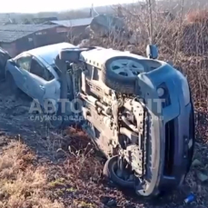 В Мирном три автомобиля вылетели со скользкой дороги и свалились в кювет (ВИДЕО)