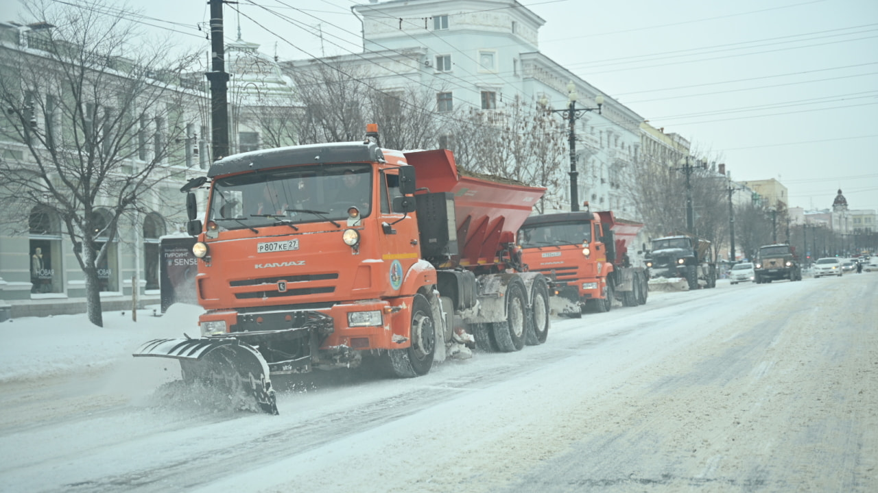 Чистим сами: какую технику арендовать для уборки снега во дворе