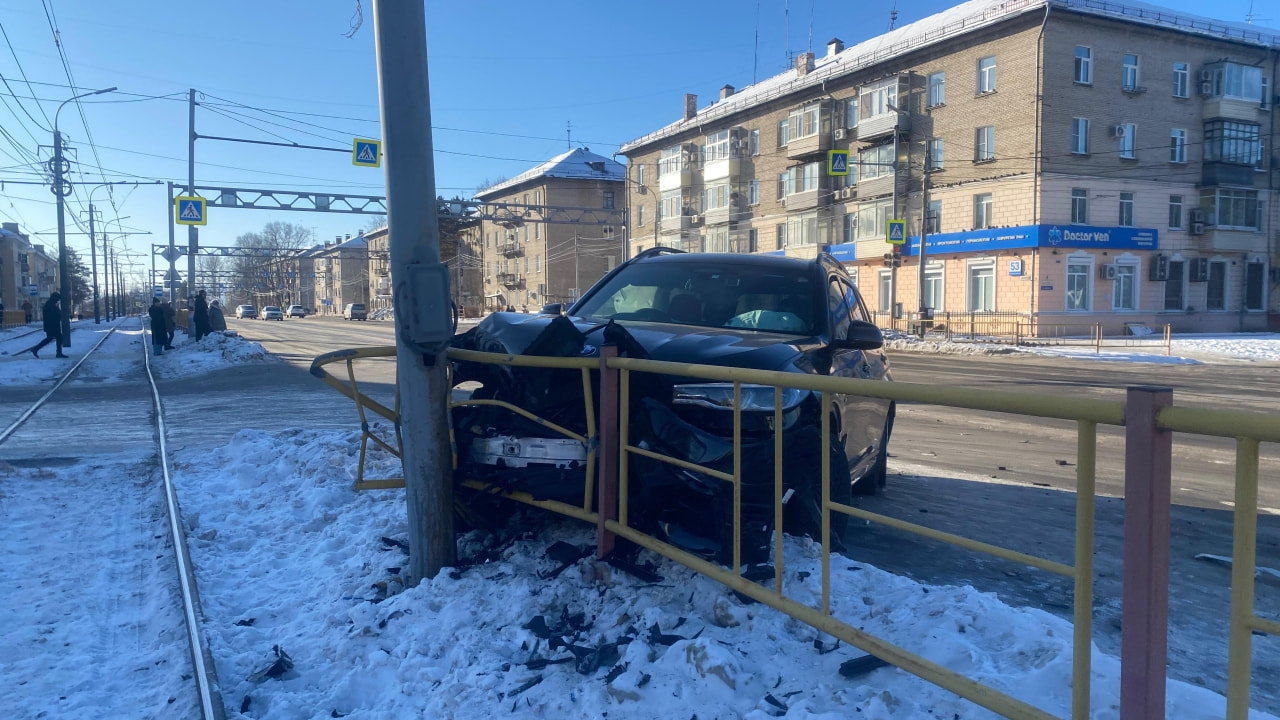 Хабаровчанку на Toyota Passo снес торопящийся водитель BMW (ФОТО)