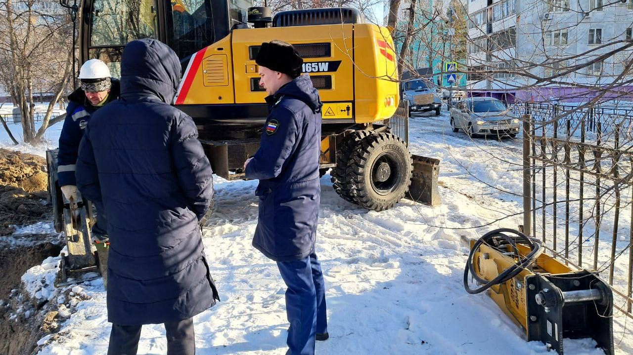 Проверку проводят в Хабаровске из-за коммунальной аварии у школы № 68