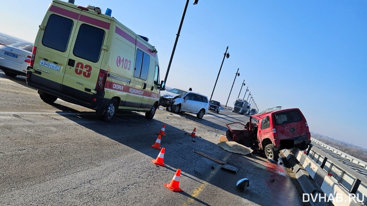 В ДТП на Амурском мосту погибла пассажирка Nissan Kicks (ФОТО; ВИДЕО; ОБНОВЛЕНИЕ)