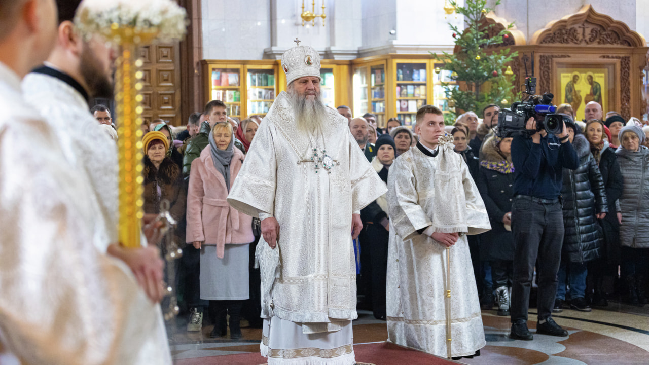 Верующие Хабаровска встретили Рождество Христово (ФОТОРЕПОРТАЖ)