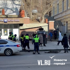 В центре Владивостока после погони задержали водителя Land Rover, пытавшегося заехать в храм на площади