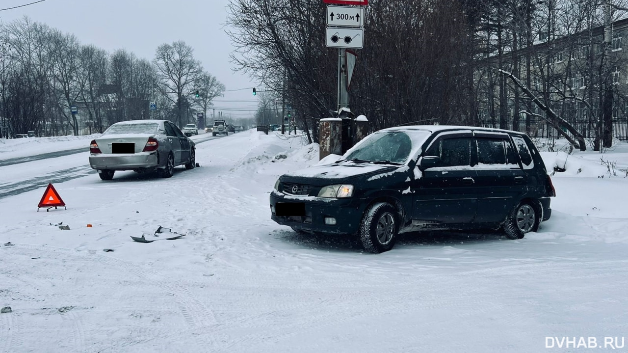 Убранная от снега дорога стала причиной ДТП на Восточном шоссе (ФОТО)