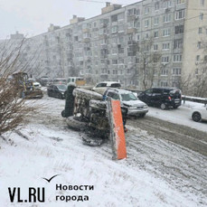 ГАИ зарегистрировало всплеск ДТП во Владивостоке во время снегопада, в пяти из них пострадали люди