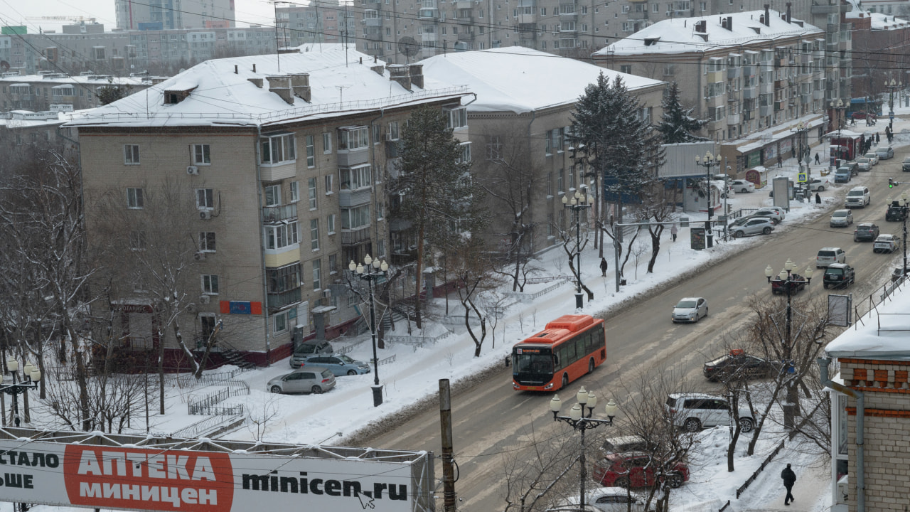 Как в танке: об уборке снега с хабаровских крыш рассказали альпинисты (ФОТО)