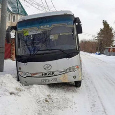 Жители Дальнереченска пожаловались на узкую дорогу, где не разминулся автобус и самосвал – теперь водителя автобуса накажут