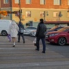 Пешеходы лавируют между машинами — newsvl.ru