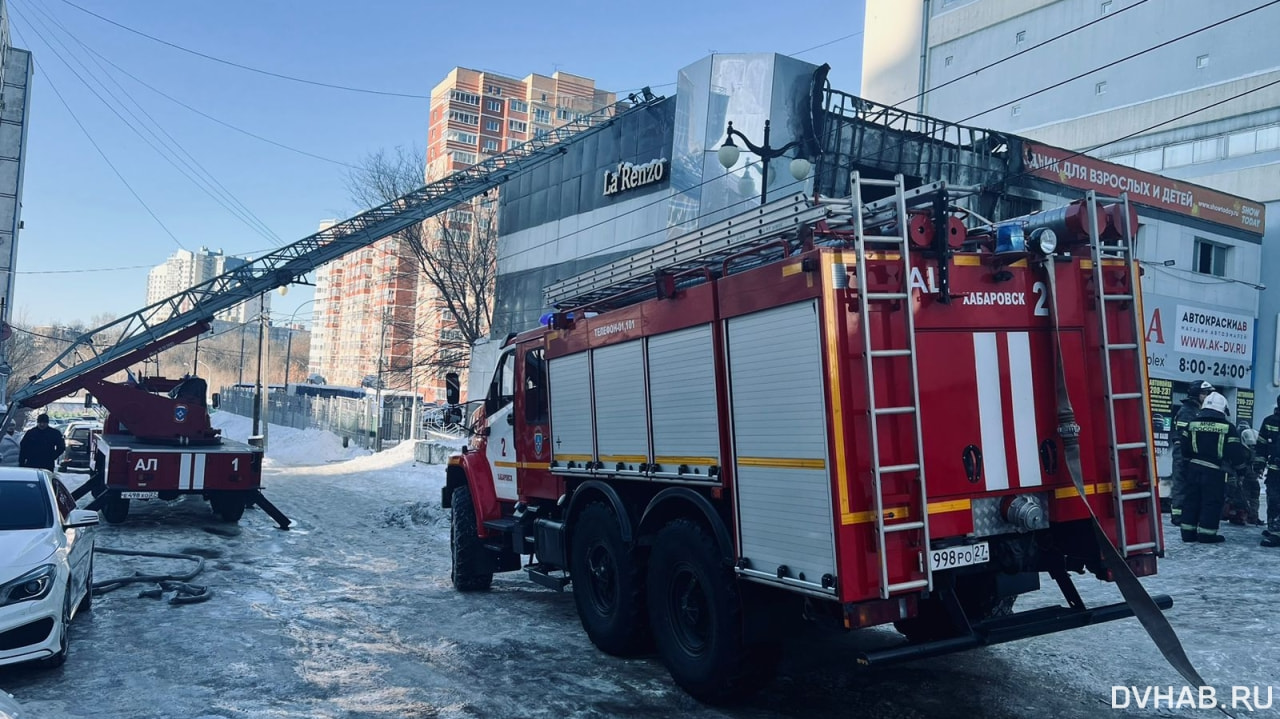 Автомойка горит в Хабаровске в Волочаевском переулке (ВИДЕО; ОБНОВЛЕНИЕ)