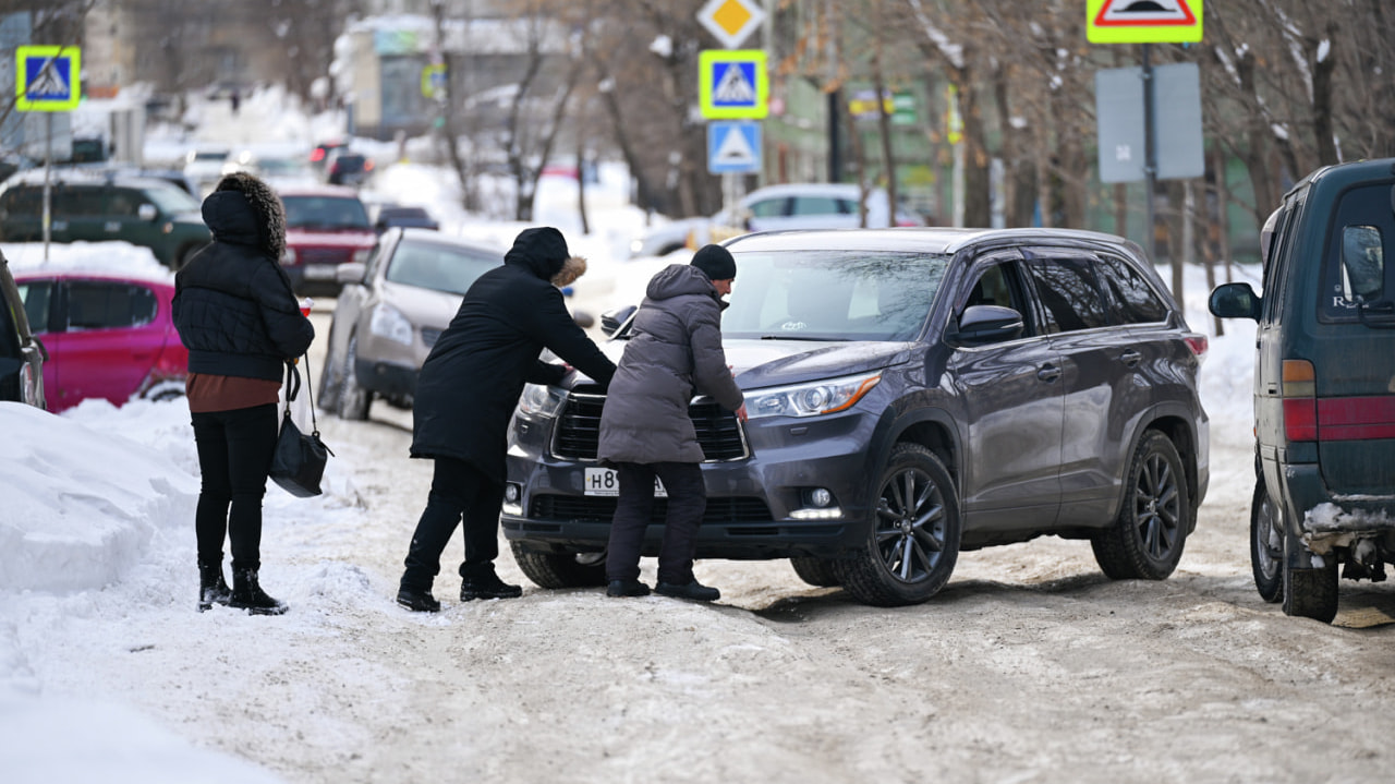 Уволить Кравчука и всю мэрию требуют хабаровчане из-за нечищеных дорог