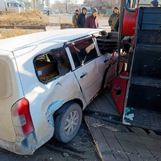 В Уссурийске автомобиль попал под поезд (ФОТО)