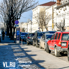 Припаркованные на Адмирала Фокина под знаками автомобили будут штрафовать в автоматическом режиме 