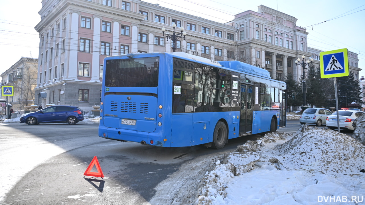 Автобус № 29п сбил беременную в центре Хабаровска (ФОТО)