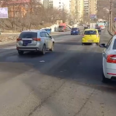 На Луговой попал под машину пешеход, перебегавший дорогу в нескольких метрах от виадука