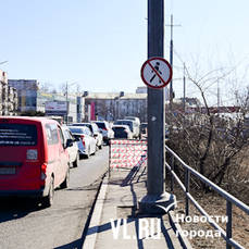 На Фирсовской развязке, где обвалилась бетонная плита, оборудовали альтернативный путь для пешеходов