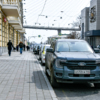 Что не так? Да в принципе ничего, кроме этих машин. Здесь запрещена парковка — newsvl.ru