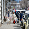 С балкона бывшего дома Старцева (Светланская, 69, сейчас здесь управление казначейства) падают большие куски штукатурки — newsvl.ru
