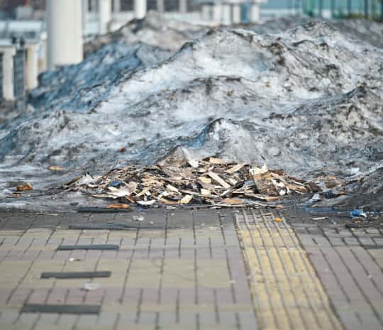 Убрать мусор и снег с набережной требуют хабаровчане